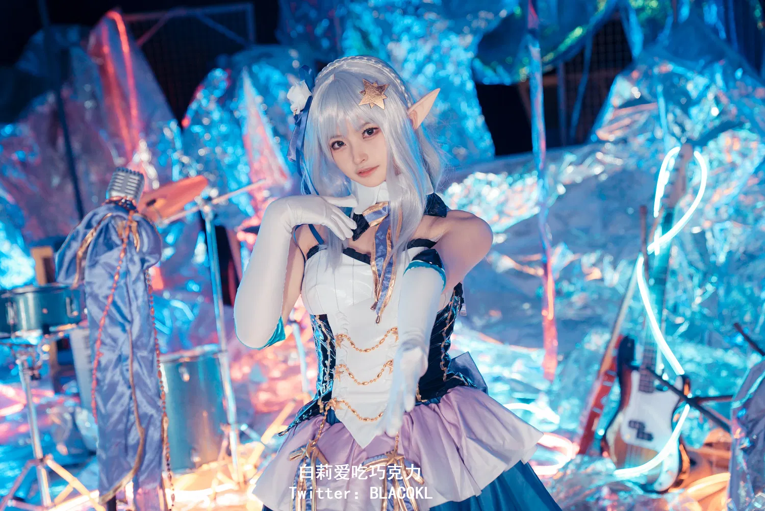 [COSPLAY] 白莉爱吃巧克力 – 爱蜜莉雅