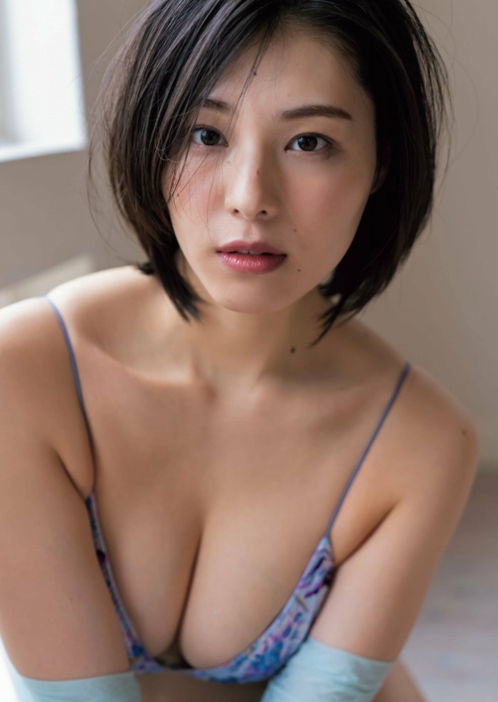 相楽伊織 けっこうボインな水着グラビア画像！