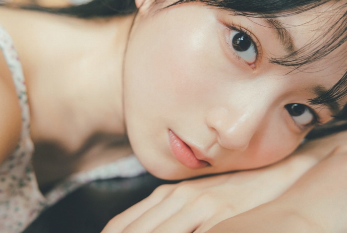 青山なぎさ 激かわな生脚＆タンクトップ画像！