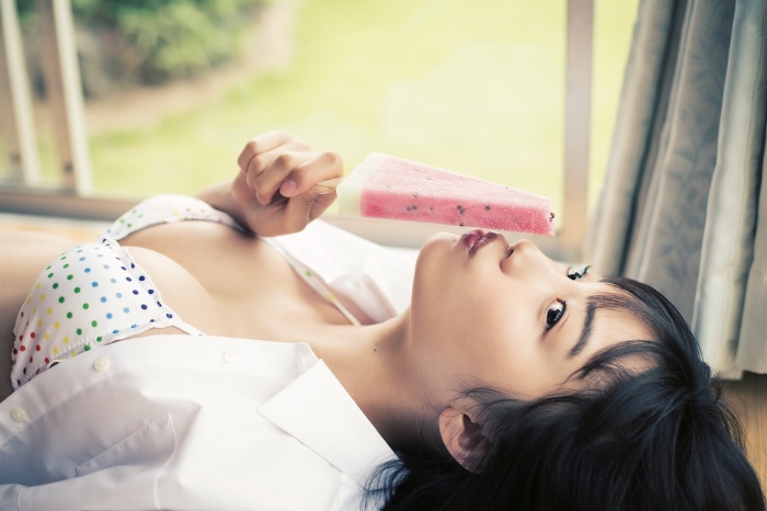 黒木ひかり むっちりバストの水着グラビア画像！