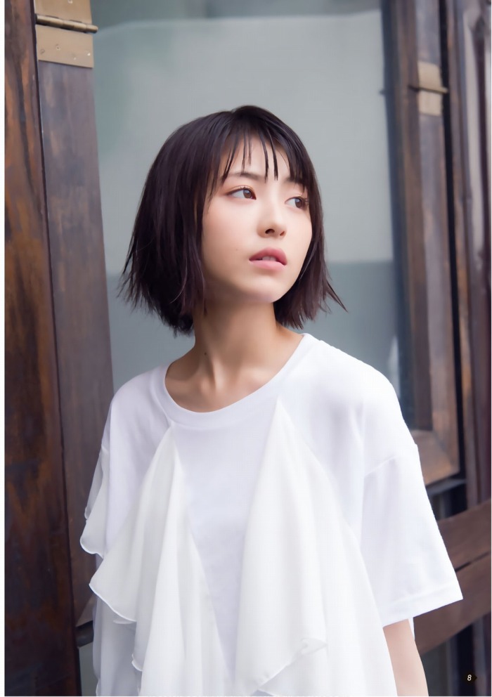 浜辺美波 鬼かわな水着＆浴衣グラビア画像！