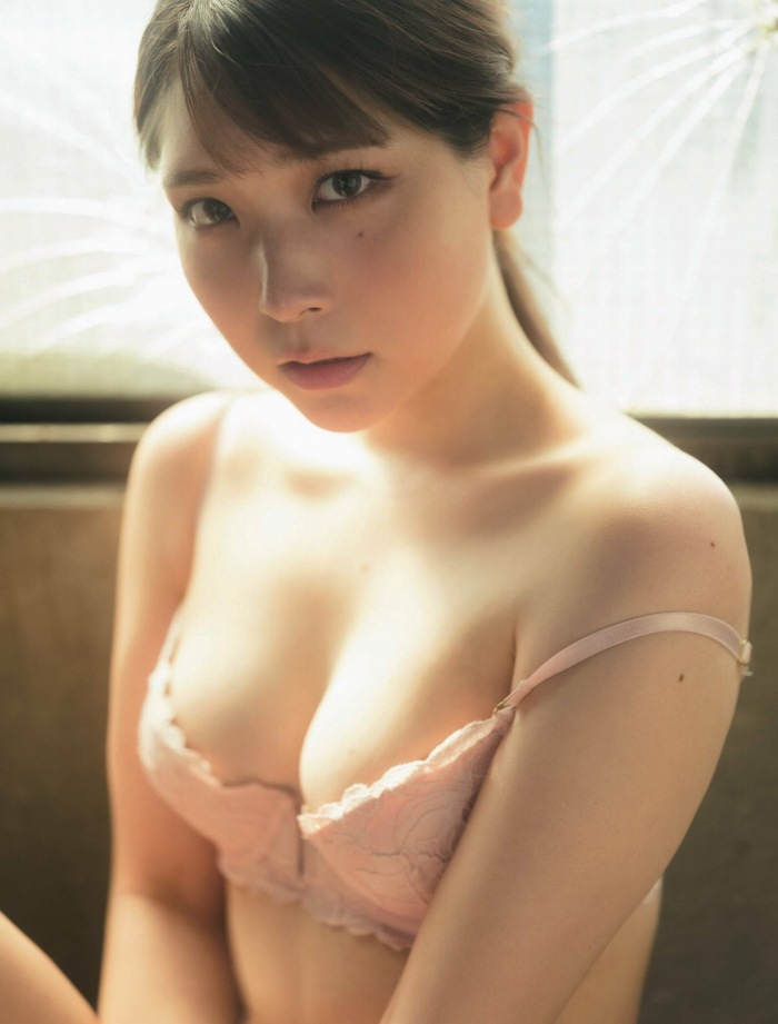 あまつまりな 脱ぎすぎ水着＆下着グラビア画像！