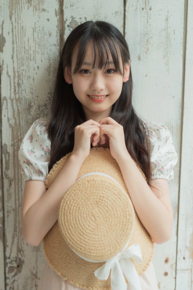 須羽こころ ふわふわバストの水着グラビア画像！