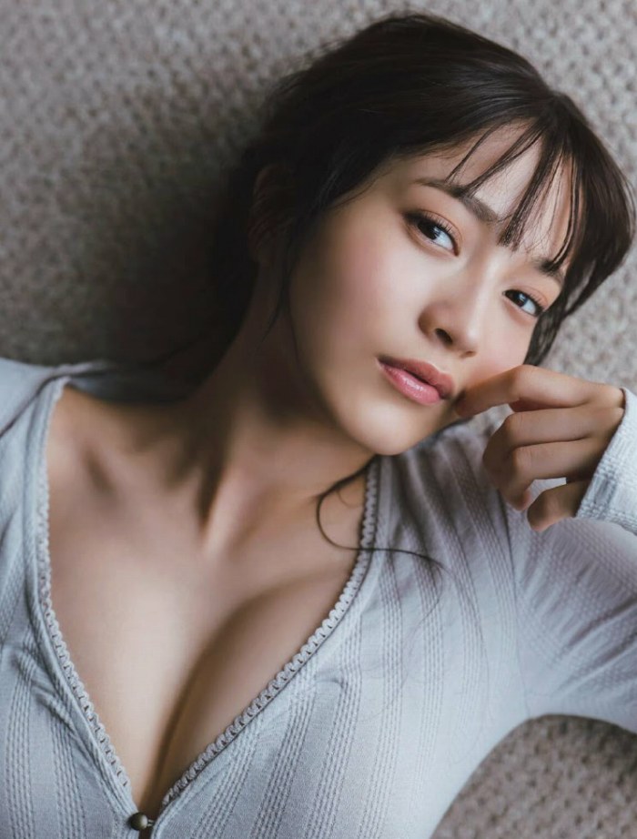 黒嵜菜々子 ふわふわボインの水着グラビア画像！