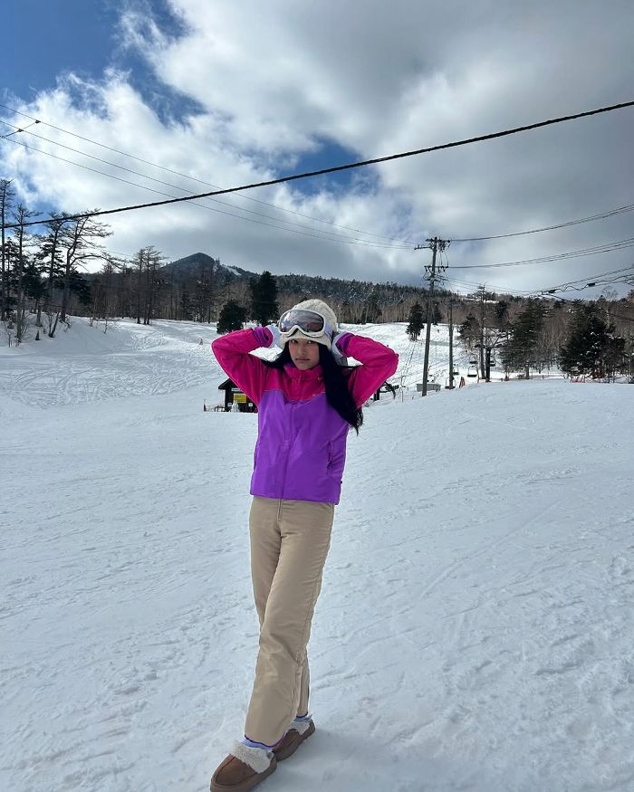 虹咲カリナ けっこう巨乳な水着グラビア画像！