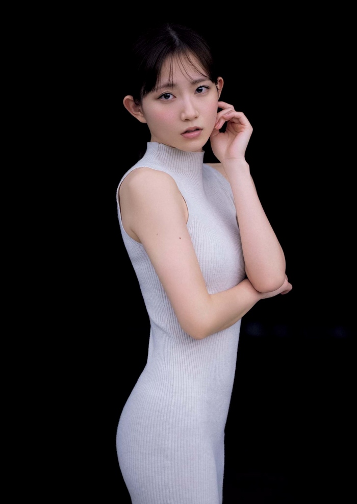 青山なぎさ 激かわな生脚＆タンクトップ画像！