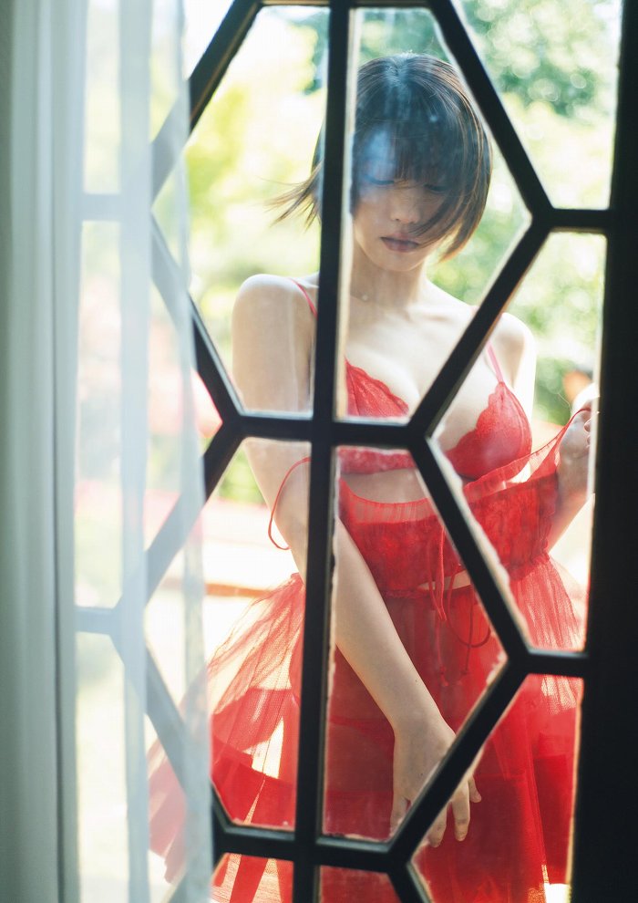 えなこ 過去のグラビア画像