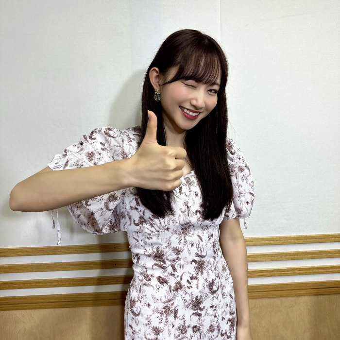 青山なぎさ 激かわな生脚＆タンクトップ画像！