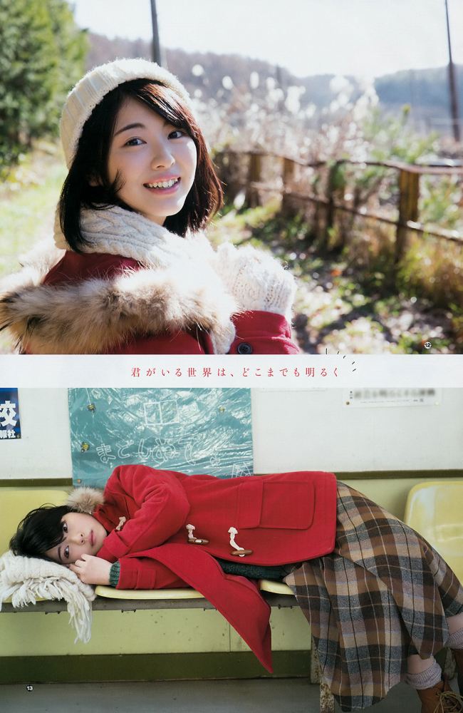 浜辺美波 鬼かわな水着＆浴衣グラビア画像！