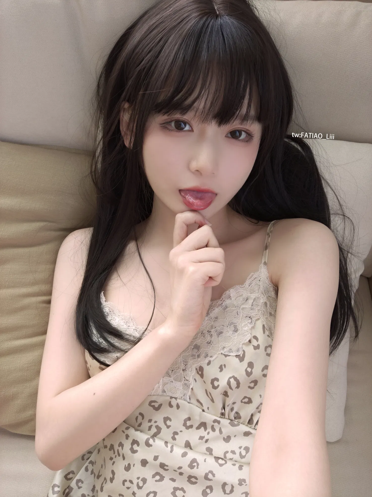 [Fantia] 迷之呆梨 – 自撮り写真 豹纹睡衣