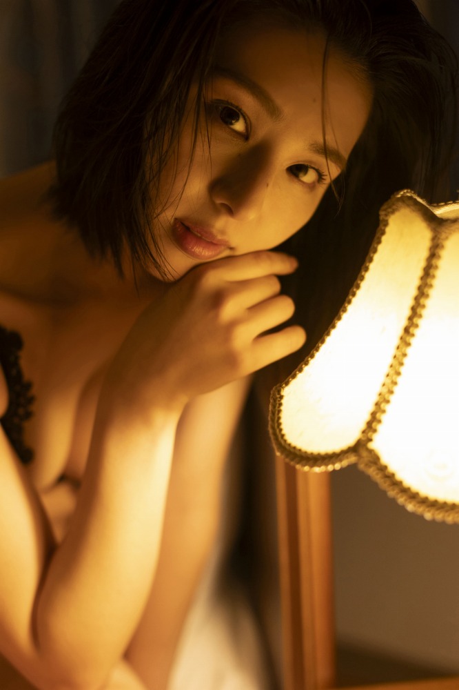 相楽伊織 けっこうボインな水着グラビア画像！