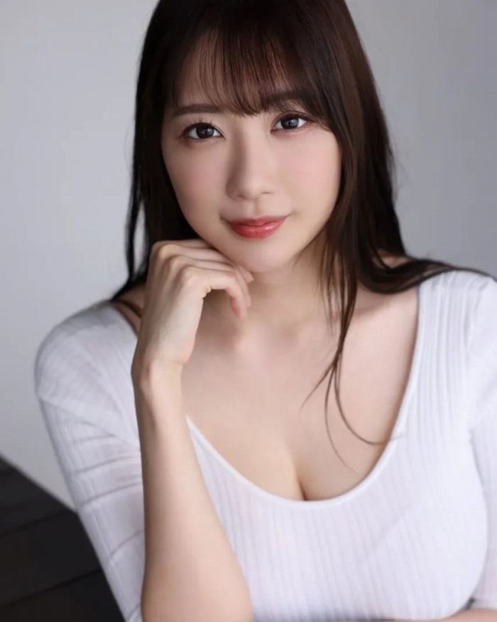 安齋らら Jカップパイパイの爆乳ヌード画像！