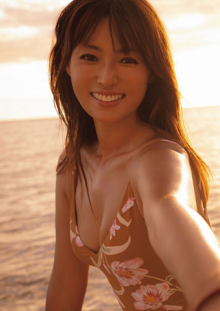 深田恭子 ムッチリ水着＆下着グラビア画像！