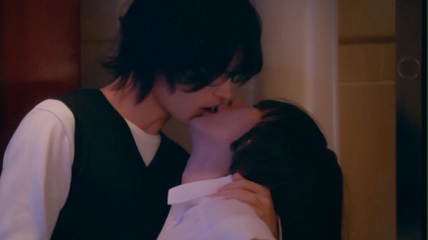 浅川梨奈 もっこりおっぱい水着グラビア画像！