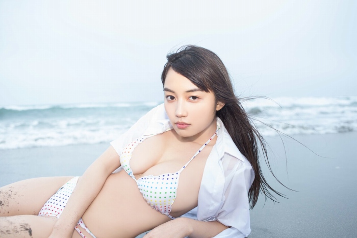 黒木ひかり むっちりバストの水着グラビア画像！