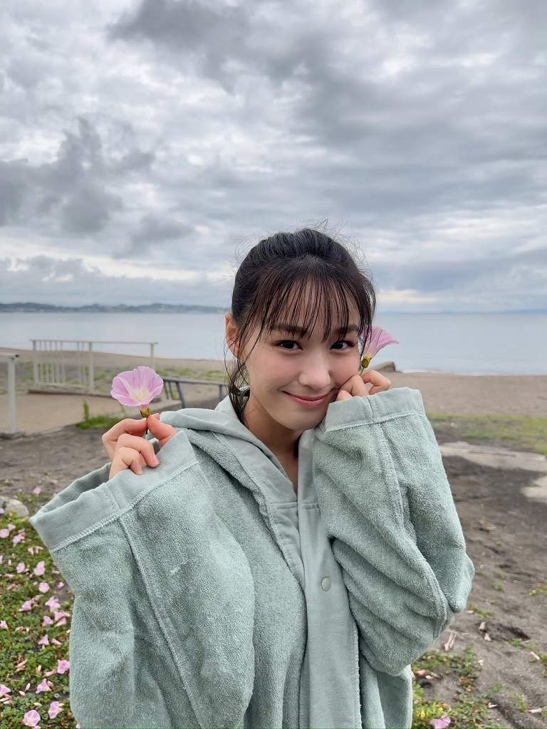 髙野真央 Gカップボインの水着グラビア画像！