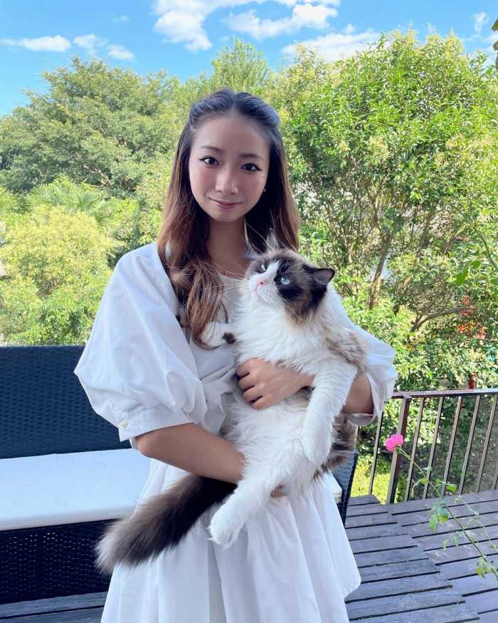 うらら 小顔美女の下着＆水着グラビア画像！