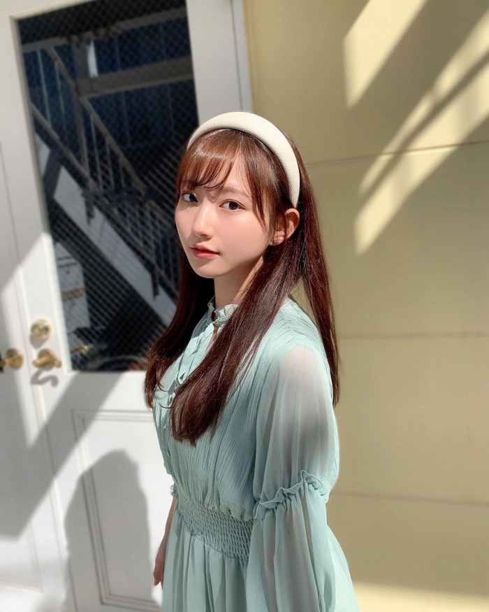 青山なぎさ 激かわな生脚＆タンクトップ画像！