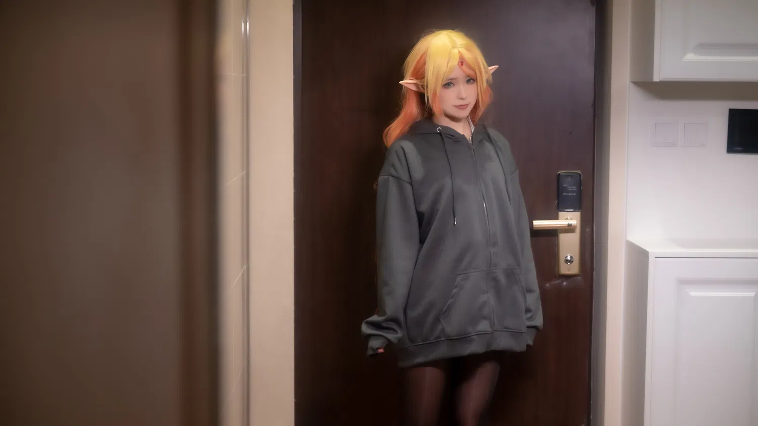 [Cosplay] Quan冉有点饿 异世界舅妈