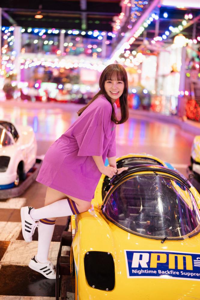 本郷柚巴 まぶしいボインの水着グラビア画像！