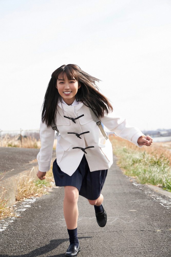 黒木ひかり むっちりバストの水着グラビア画像！