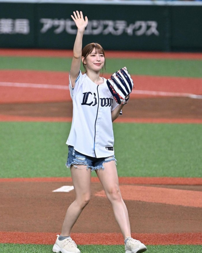 雪平莉左 グラマラス美女の水着グラビア画像！