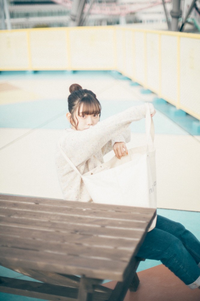 青戸しの Fカップボインな水着グラビア画像！