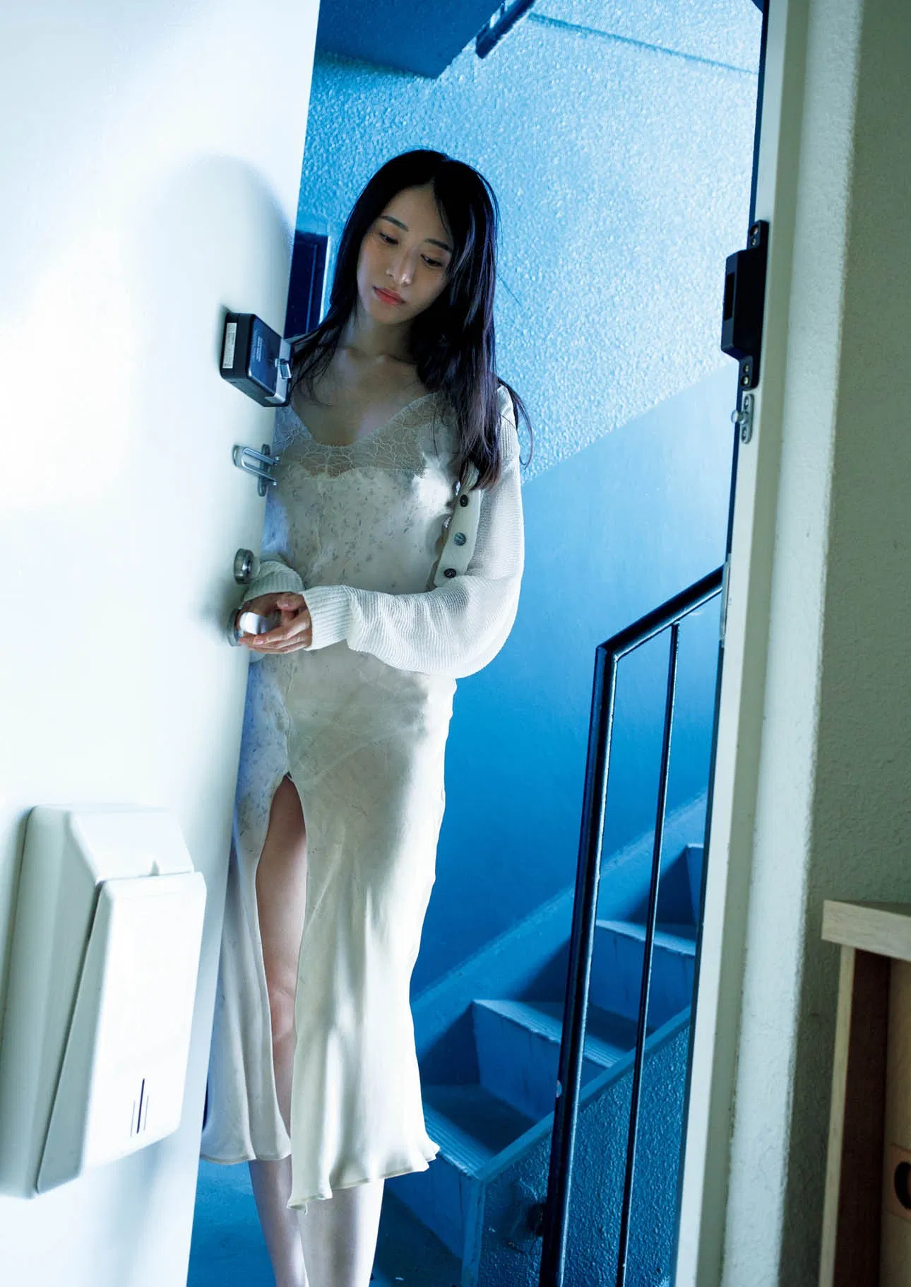 [Photobook] 染谷有香ヌード写真集「赤いアルバム 2015-2025」