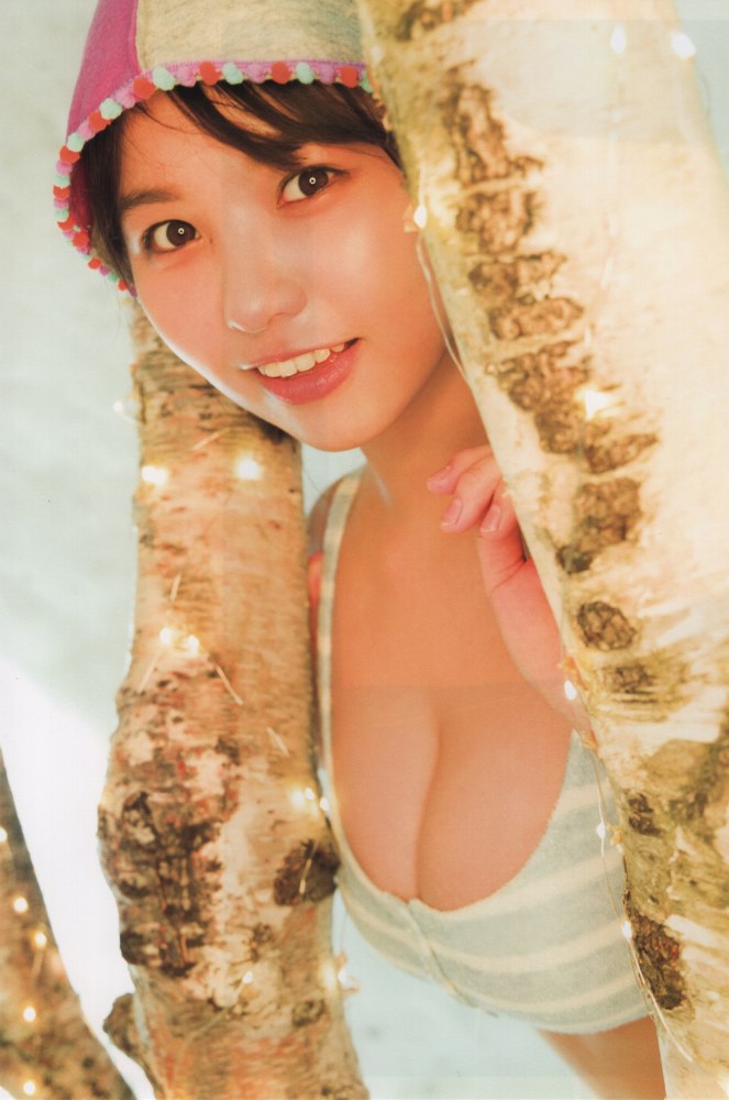 本郷柚巴 まぶしいボインの水着グラビア画像！