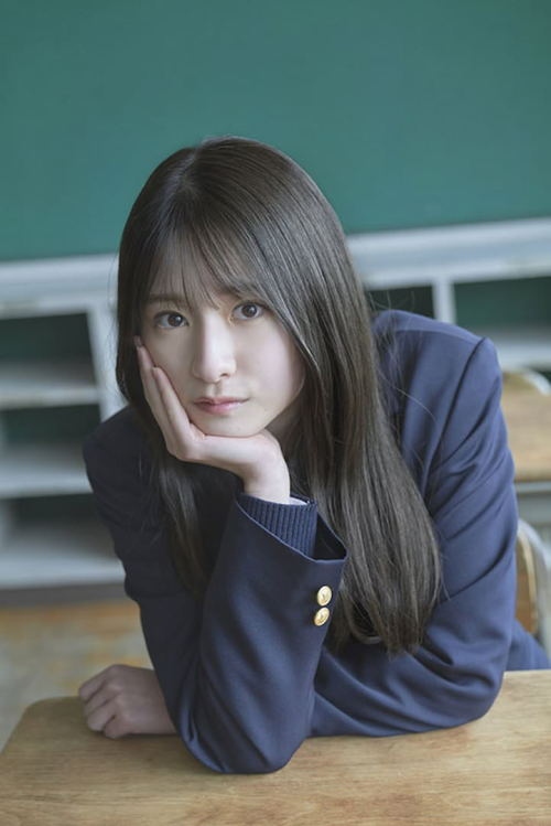 菅原咲月 すべすべ美脚の激かわグラビア画像！