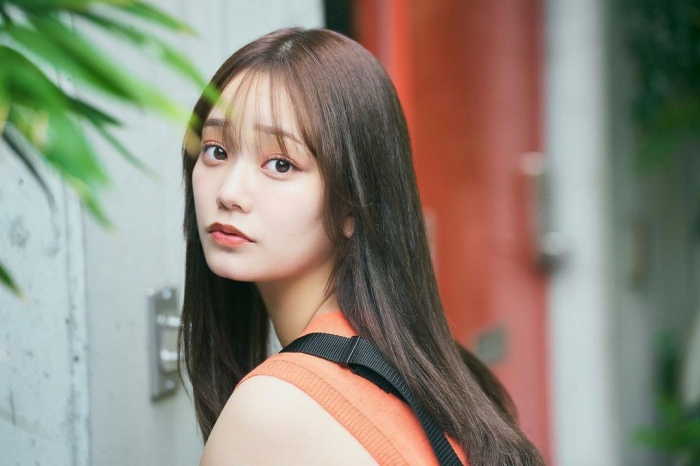 青戸しの Fカップボインな水着グラビア画像！