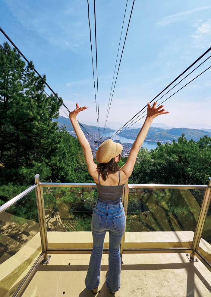 浅川梨奈 もっこりおっぱい水着グラビア画像！