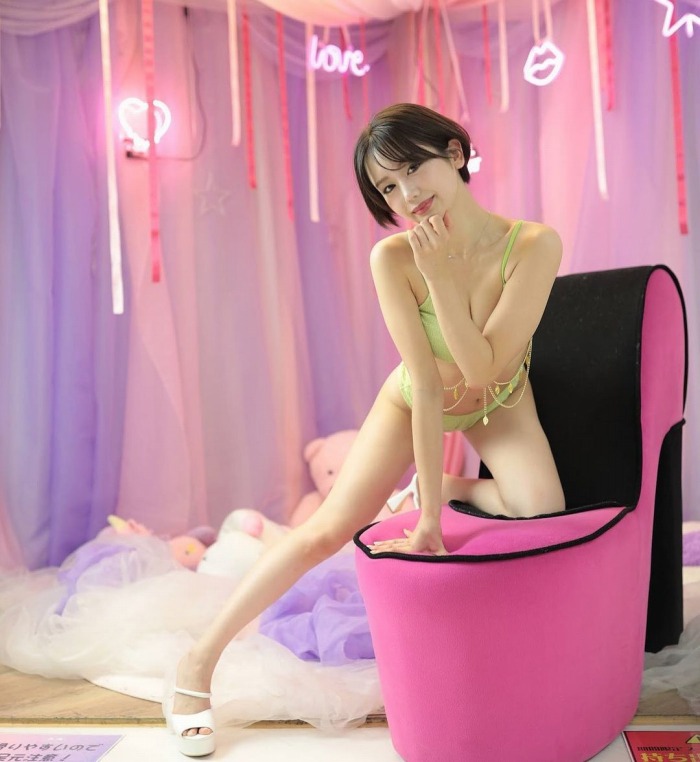 あらた唯 スタイル抜群の水着グラビア画像！