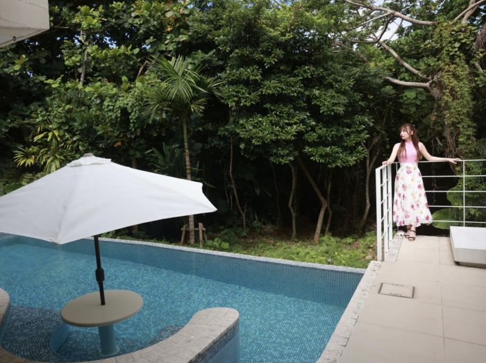 鈴木優香 ちょっと脱ぎすぎ水着グラビア画像！