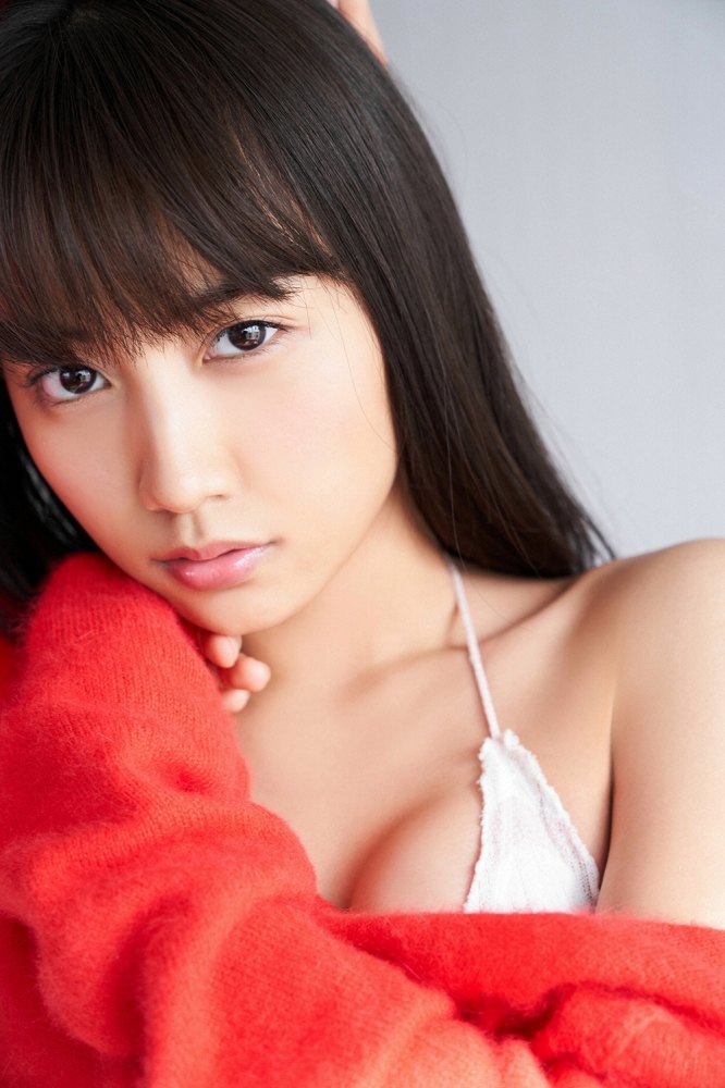 黒木ひかり むっちりバストの水着グラビア画像！