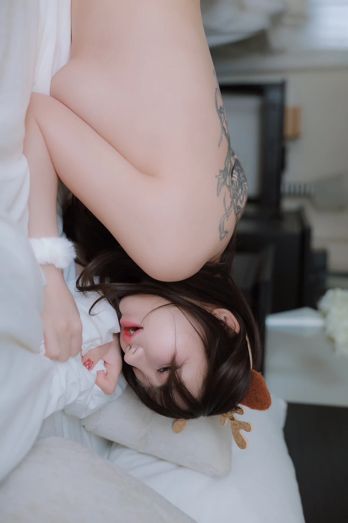 Son Yeeun 손예은, Photobook 「2025 X-Mas Offline」 Set.03