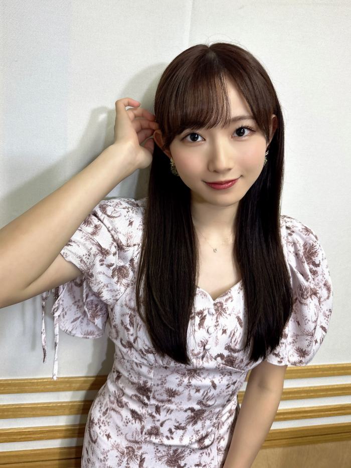 青山なぎさ 激かわな生脚＆タンクトップ画像！