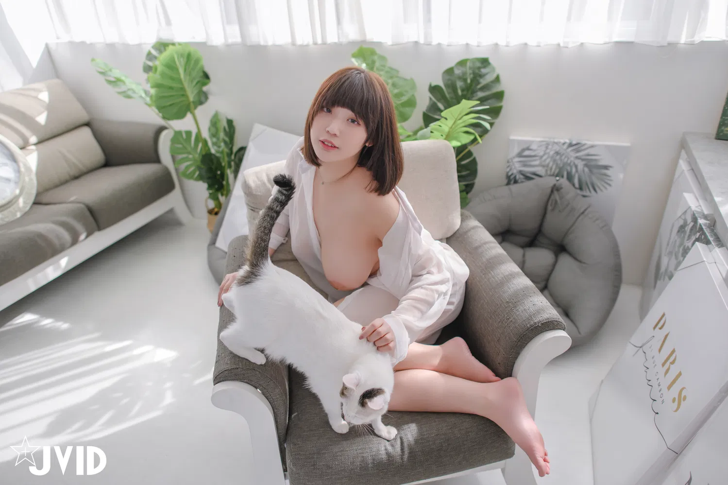 [JVID] Ruru茹茹 - 【H級豪巨乳】寄宿家中的前同事－茹茹，一早醒來就衣衫不整！豪乳在眼前晃的我頭好暈啊～～～