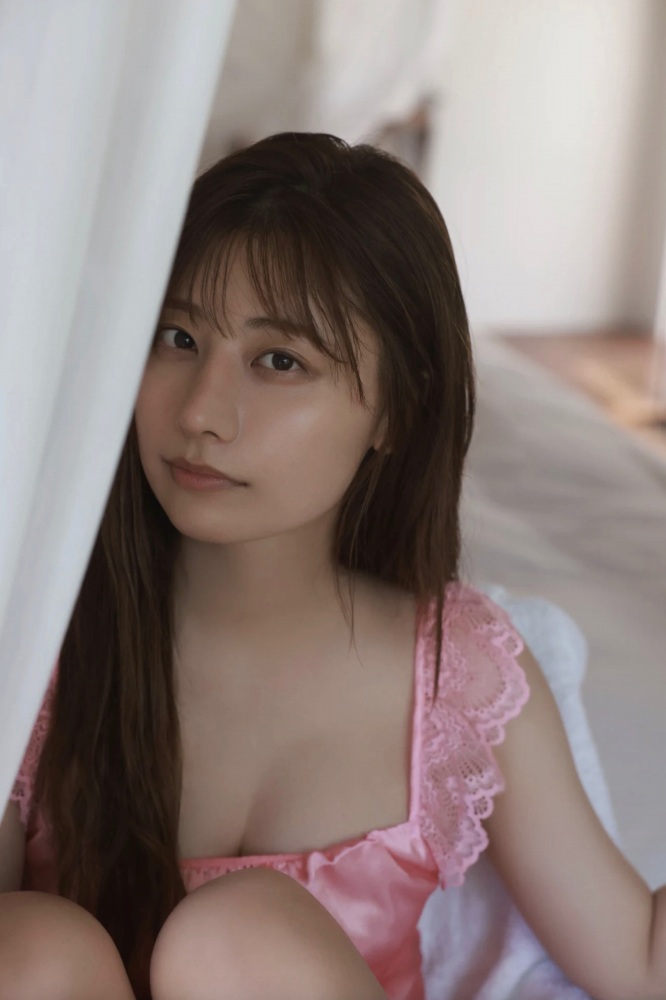 鈴木優香 ちょっと脱ぎすぎ水着グラビア画像！