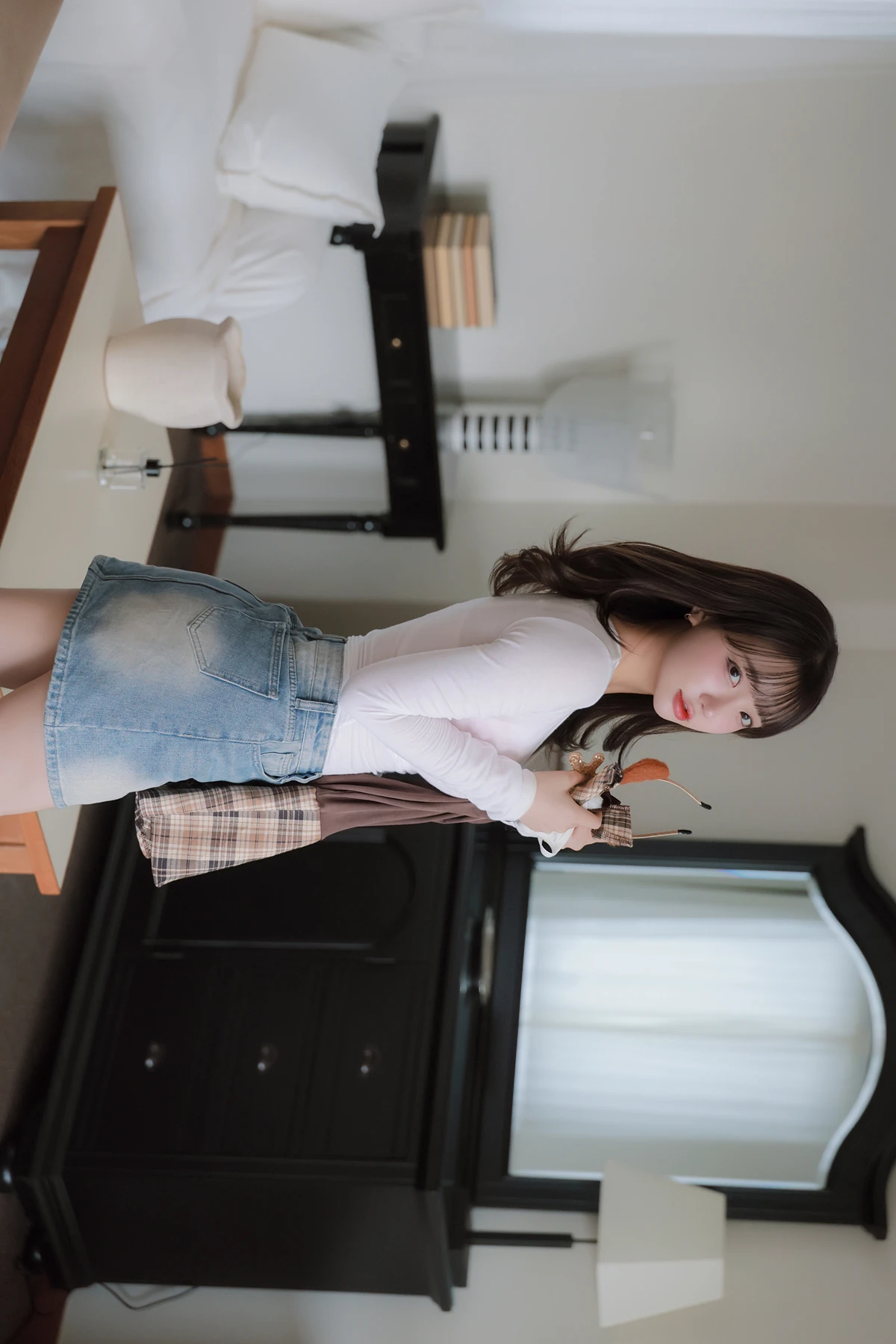 Son Yeeun 손예은, Photobook 「2025 X-Mas Offline」 Set.01