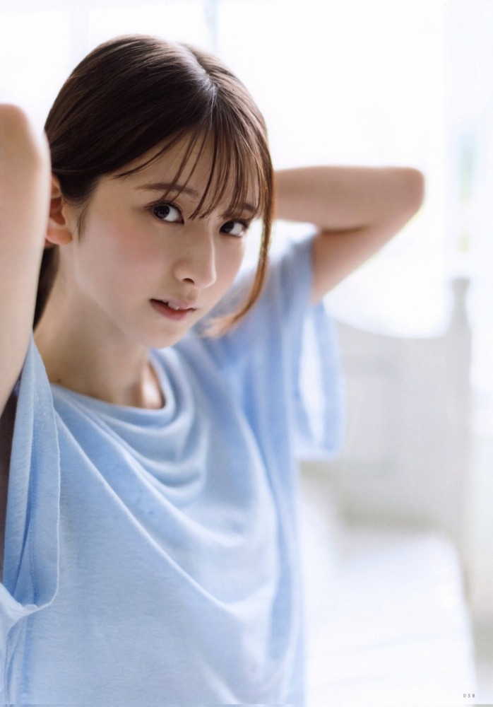 菅原咲月 すべすべ美脚の激かわグラビア画像！