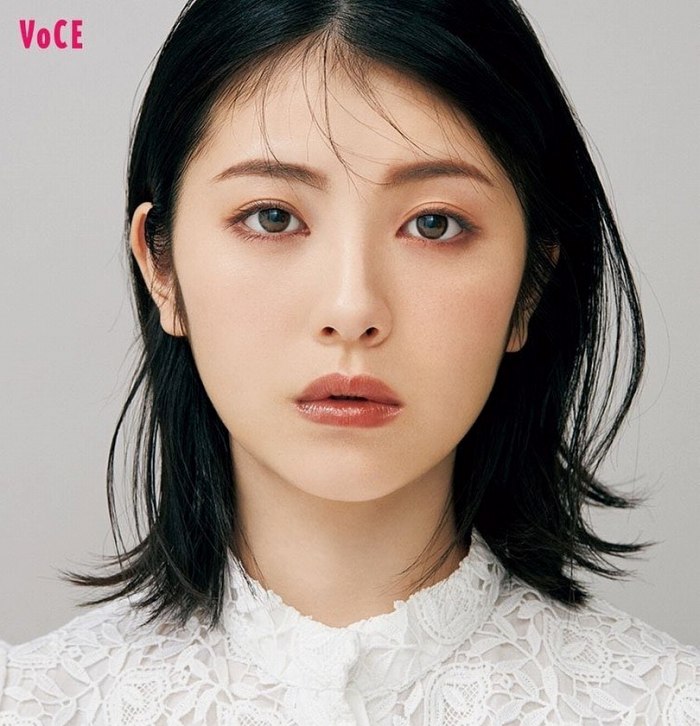 浜辺美波 鬼かわな水着＆浴衣グラビア画像！