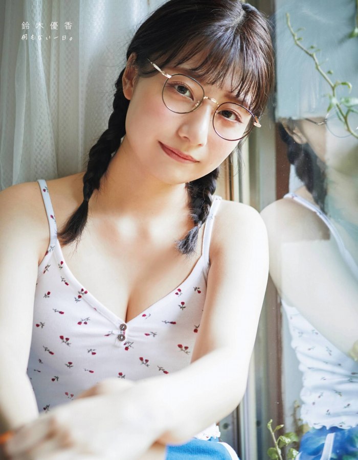 鈴木優香 ちょっと脱ぎすぎ水着グラビア画像！