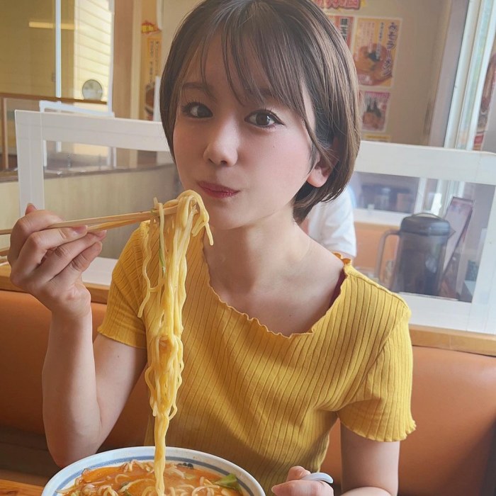 あらた唯 スタイル抜群の水着グラビア画像！