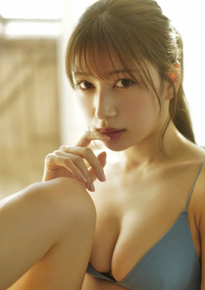 雪平莉左 グラマラス美女の水着グラビア画像！