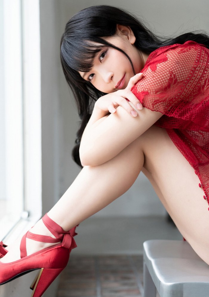 あまつまりな 脱ぎすぎ水着＆下着グラビア画像！