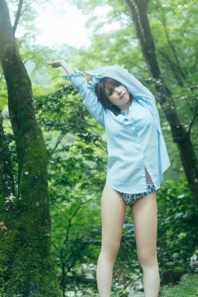 えなこ 過去のグラビア画像