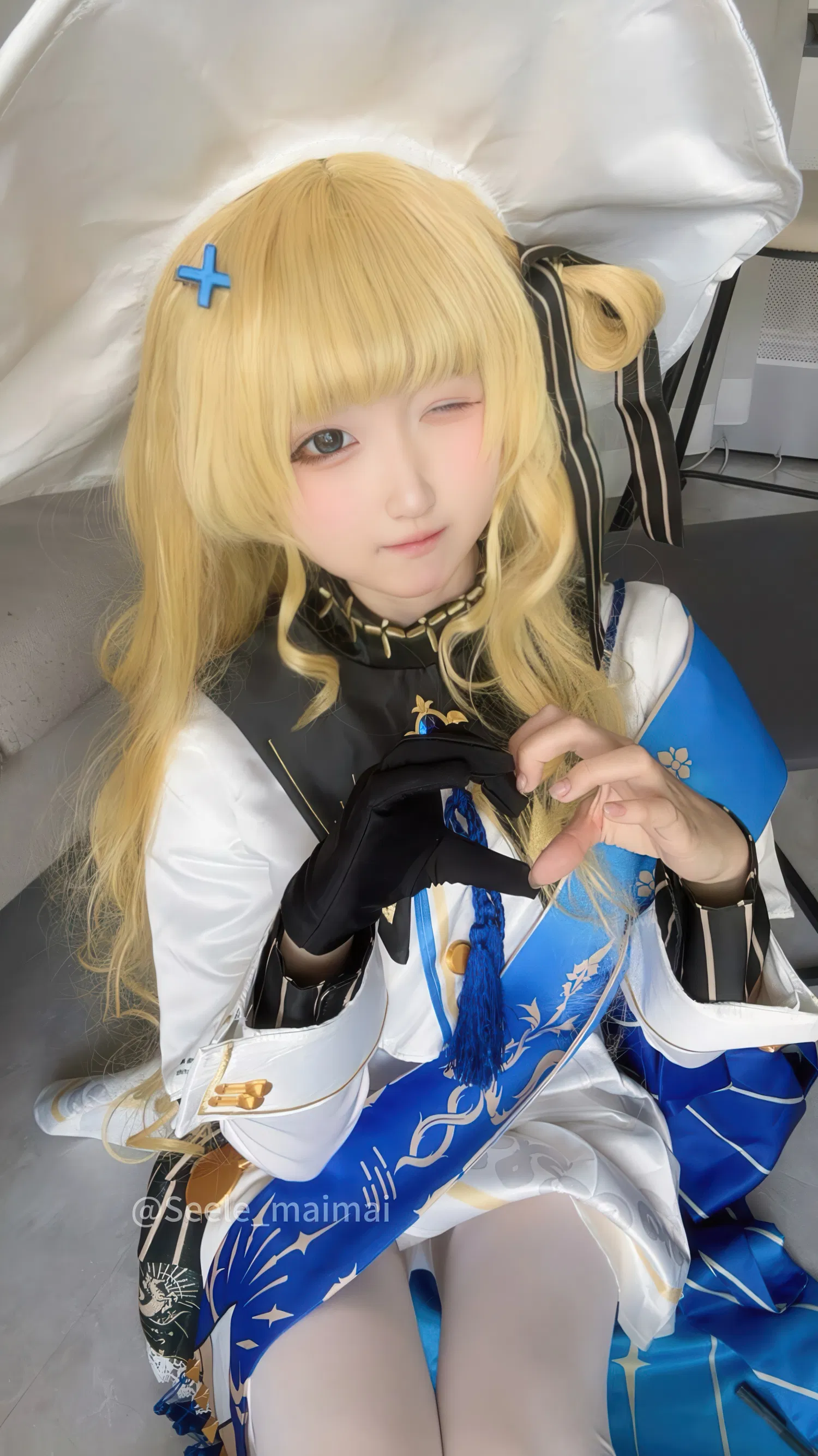 [Cosplay] Seele麦麦 - 鸣潮 菲比&卡提希娅·蓝色花海物语