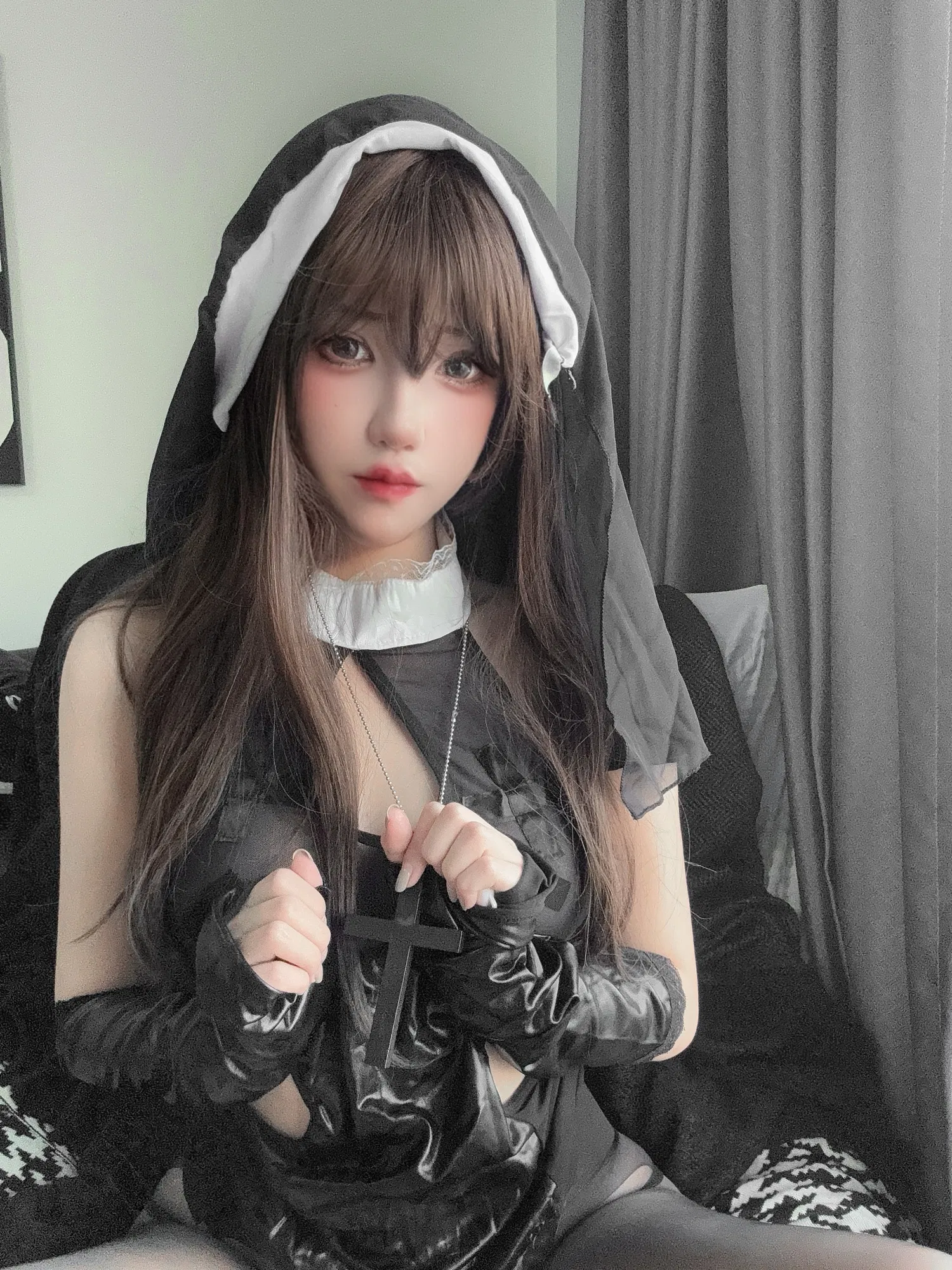 [Cosplay] 阿薰kaOri 偷偷做坏事的修女