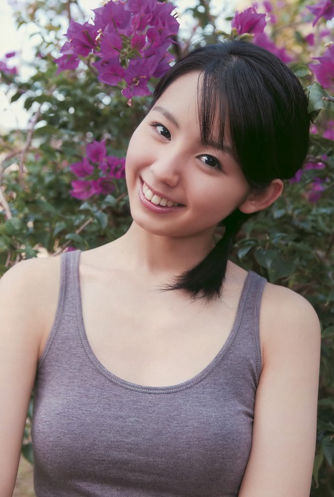 小池里奈 美尻でキュートな水着グラビア画像！
